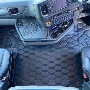 SCANIA S V8 Black Honeycomb Stitch Floor Mats – RHD/LHD, Swivel Captain Seat Fit, Made In Poland