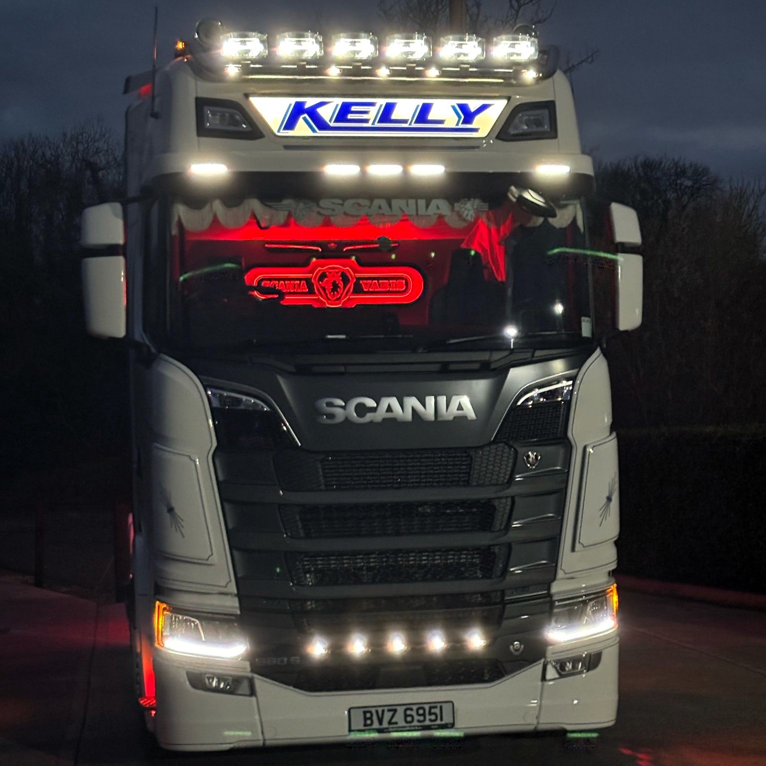 SCANIA V8 LEATHERETTE RED PLUSH TRUCK LIGHTBOARD (RGB) 3 Scania V8 Leatherette Red Plush Truck Lightboard (RGB) - Image 3