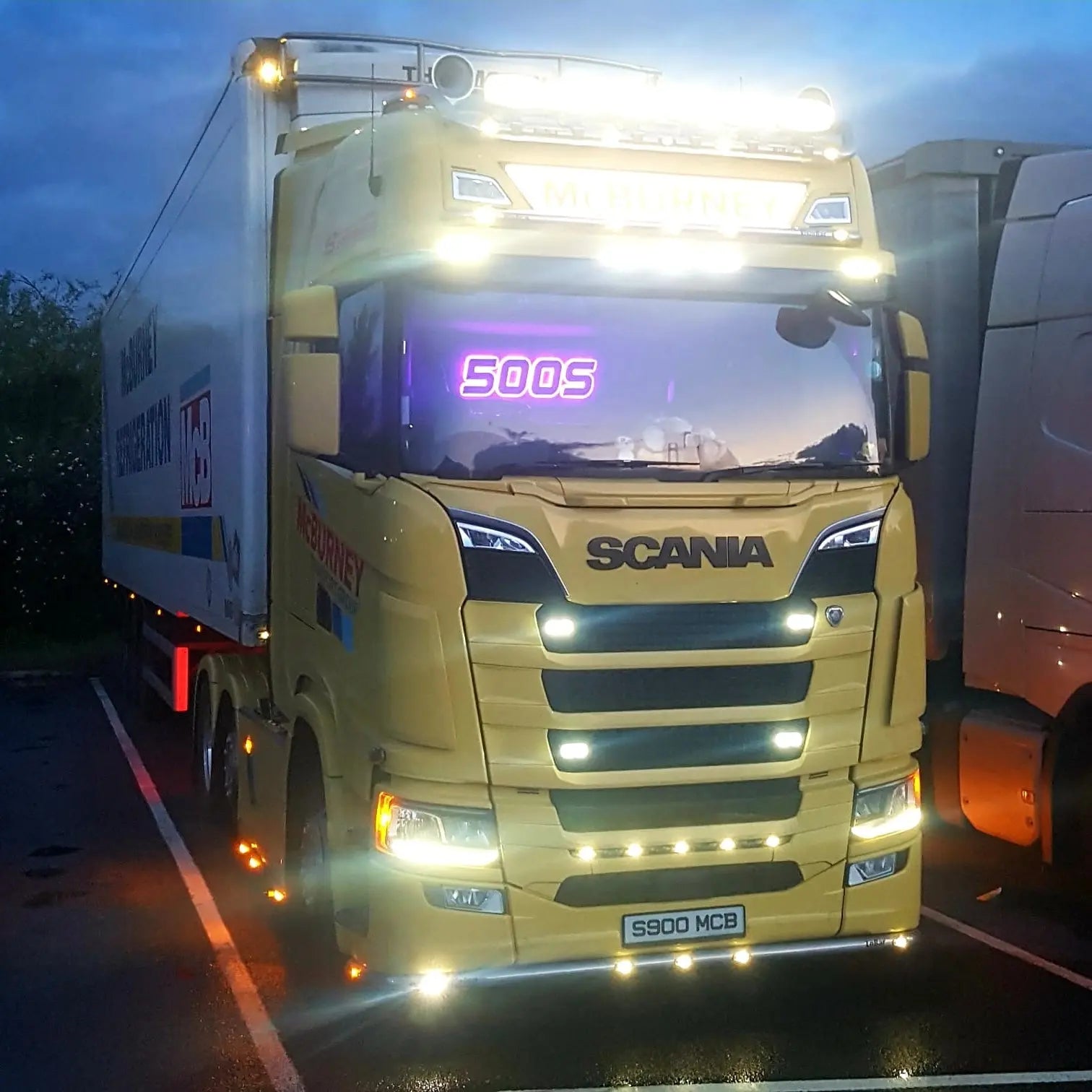 R/s series truck light board (fits scania) 3 3f5b65fca69a25e982fb3a5ea170b644